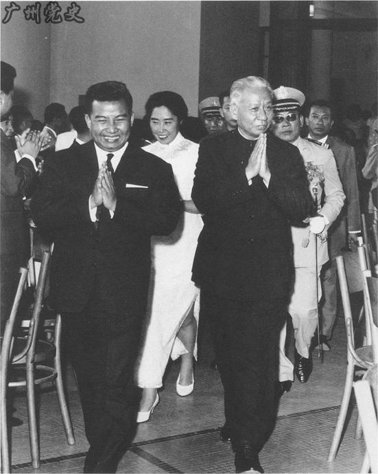 1963年，王光美陪同刘少奇访问柬埔寨