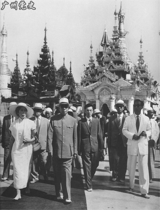 1966年王光美陪同刘少奇出访缅甸