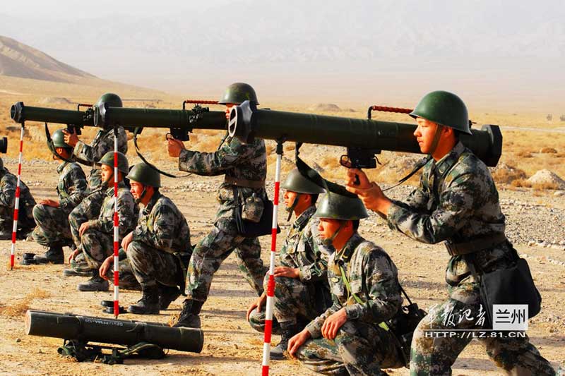 高清:火力猛！解放军官兵肩扛火箭筒群射【4】