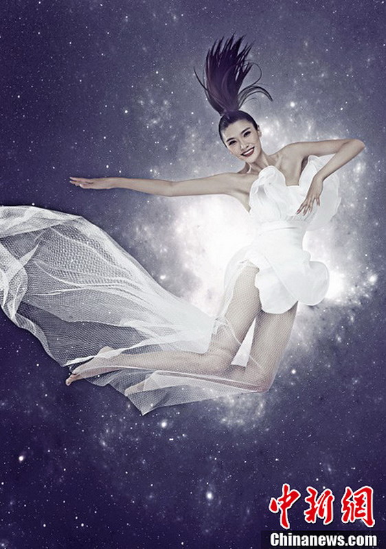 图为2013世界小姐中国区总决赛冠军直通赛佳丽——叶子金。