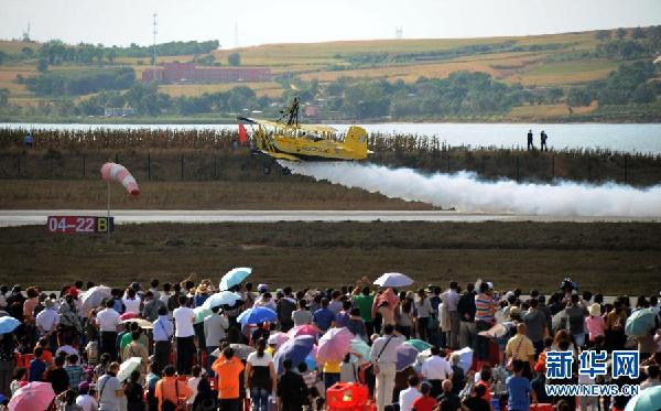 #(晚报)(1)第二届沈阳法库国际飞行大会开幕