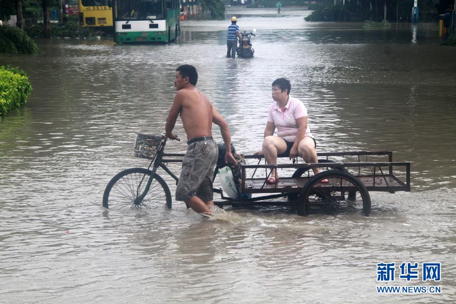 #（关注台风“天兔”）（5）“天兔”致海水倒灌汕头