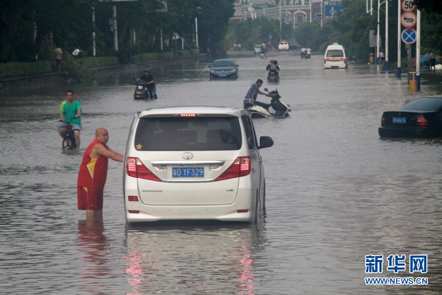 #（关注台风“天兔”）（3）“天兔”致海水倒灌汕头