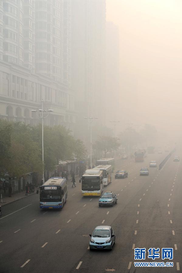 （生态）（3）哈尔滨市区发生重度雾霾 中小学停课部分高速路封闭