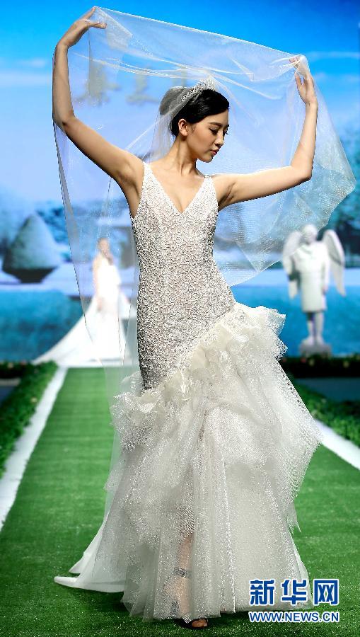 （文化）（2）蔡美月婚纱礼服发布会在京举行