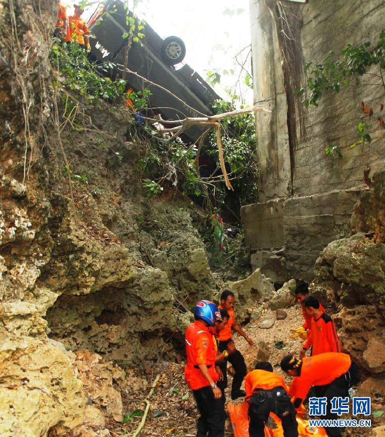 （国际）（2）印尼巴厘岛旅游车事故3名中国游客遇难
