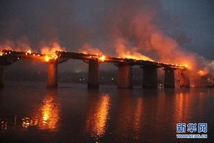 （晚报）（5）重庆黔江“亚洲第一廊桥”发生火灾　桥面木质建筑被烧毁 