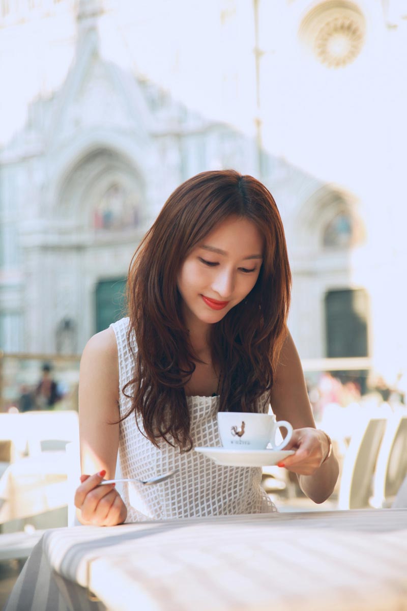 张俪品味佛罗伦萨圣母百花大教堂街边咖啡