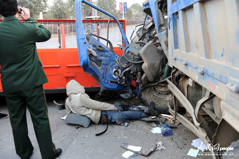 车祸现场。雨天/CFP