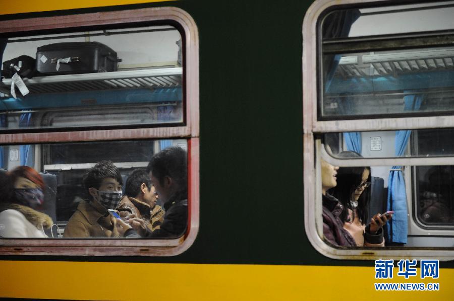 （社会）（4）重庆开行2014春运首列临客列车