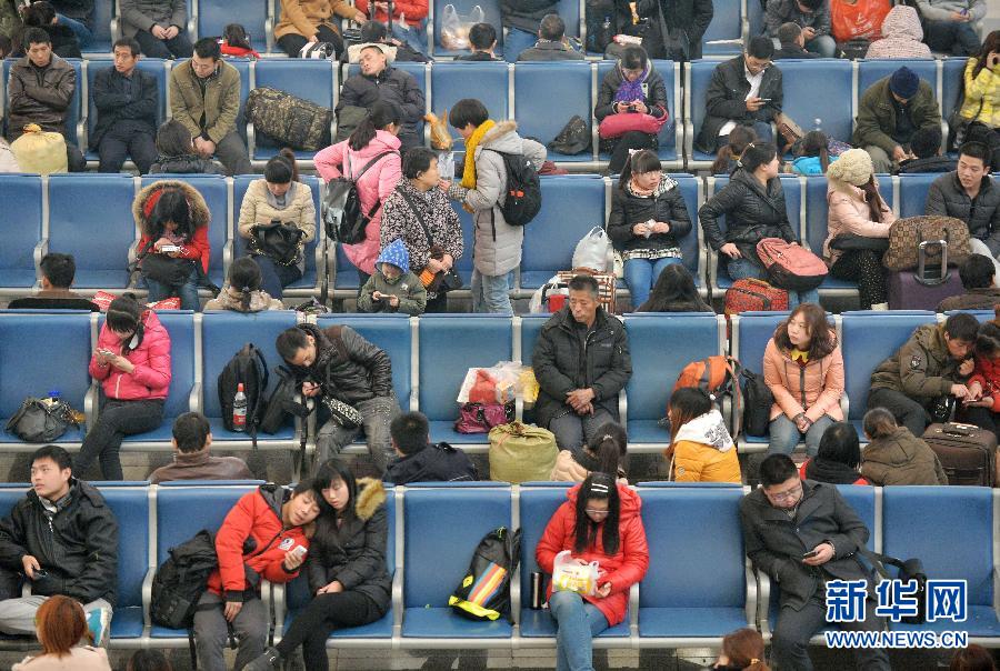 （社会）（2）客流高峰渐至 全力备战春运