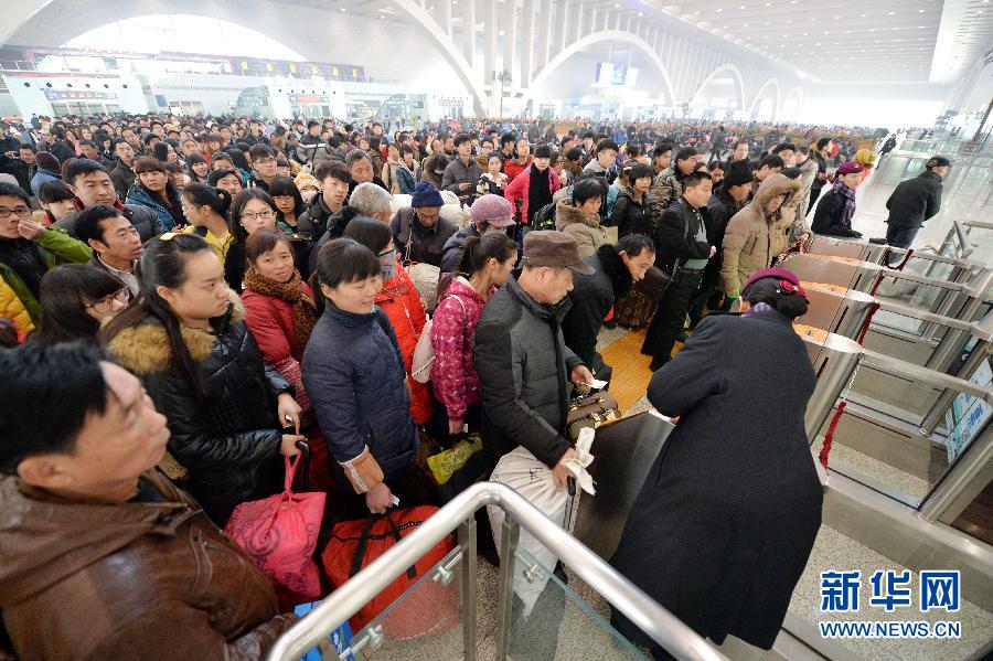 （社会）（1）客流高峰渐至 全力备战春运