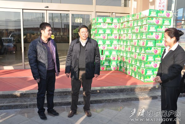 在桥南建材市场慰问