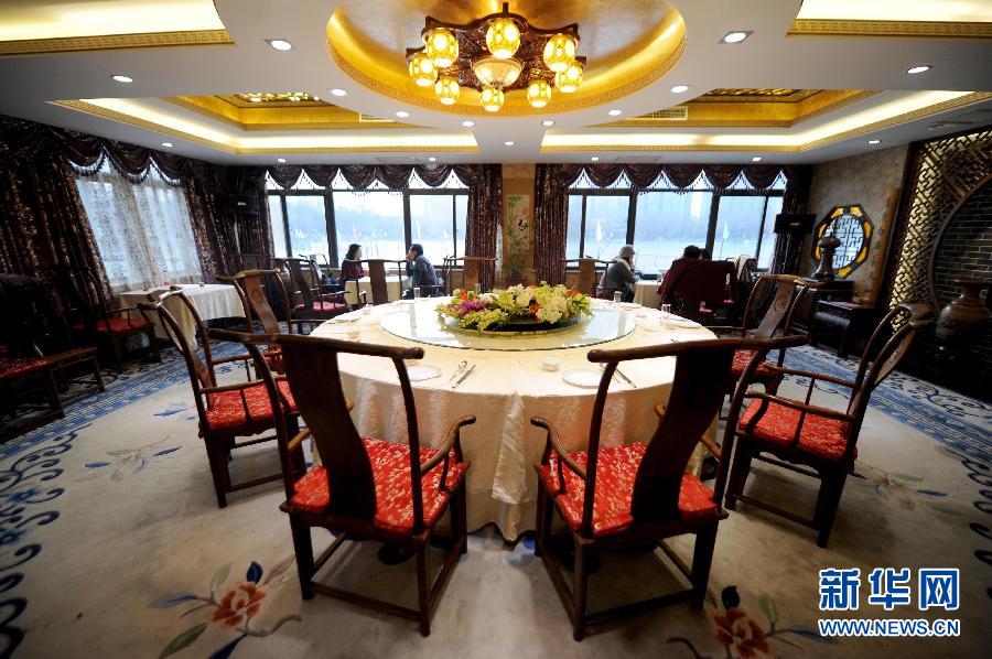 （城乡热点）（2）北京整治“会所中的歪风”　公园内私人会所一律关闭