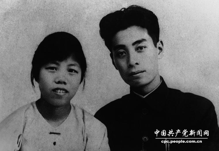 1925年周恩来邓颖超结婚照