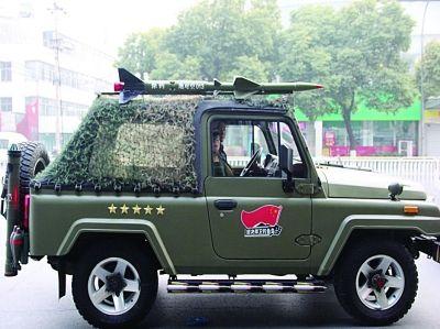  改装奇特的吉普车。