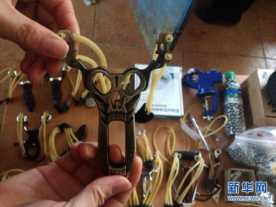 （图文互动）（1）新型弹弓伤人害鸟堪比枪械 “都市猎人”行走江湖何人能管？