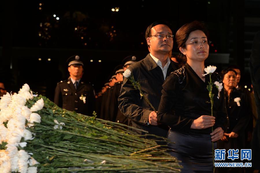 （社会）（2）昆明市举行“3·01”严重暴力恐怖事件遇难者祭奠活动