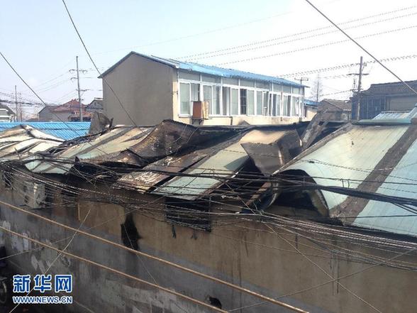 #（新华网）上海一商铺起火 一家三口死亡