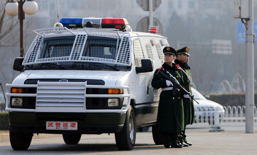 全面出击 两会安保最酷特警车上阵