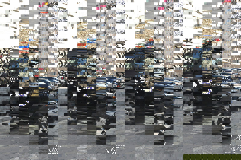 全面出击 两会安保最酷特警车上阵