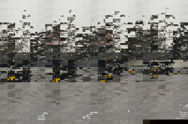 全面出击 两会安保最酷特警车上阵