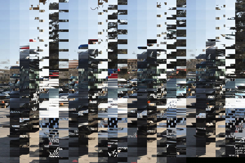 全面出击 两会安保最酷特警车上阵