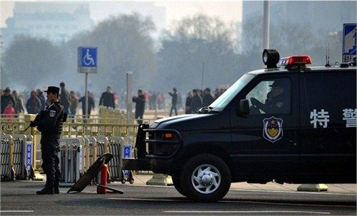 全面出击 两会安保最酷特警车上阵
