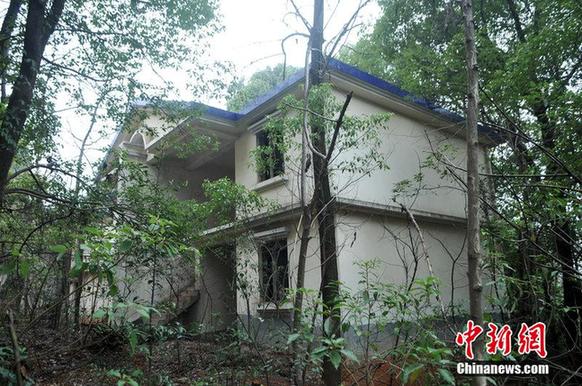 湖南长沙一公园内豪华别墅被当公厕 曾计划建度假村