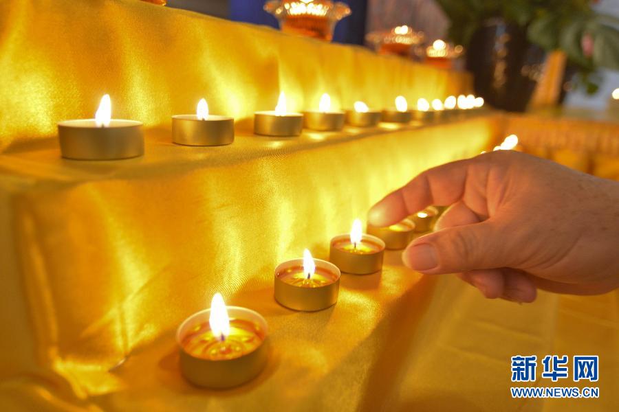 （搜寻马航370航班·第10天）（1）为马航失联客机祈福