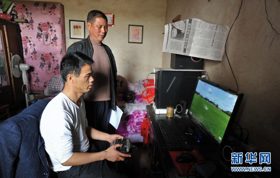 （社会）（5）花甲老农造飞机 组建“农业飞虎队”