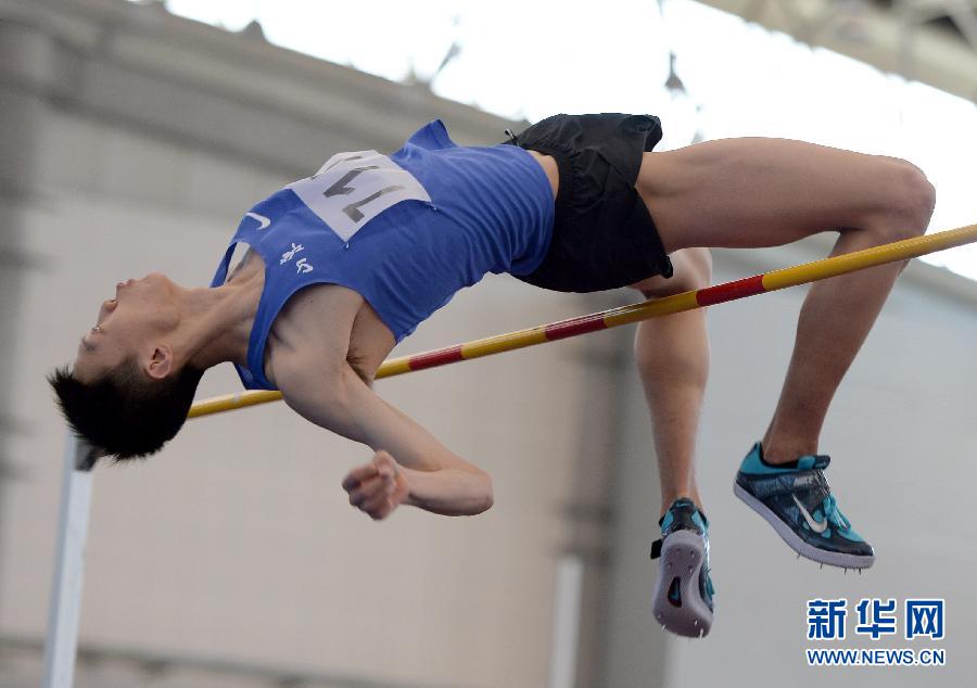 （体育）（1）田径——张国伟打破全国室内跳高纪录