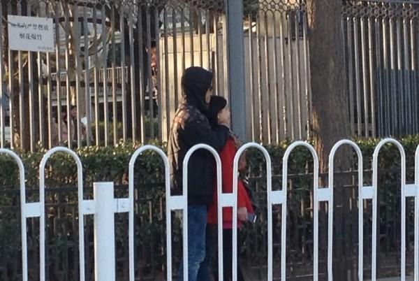 央视东门外发生持刀劫持事件 动机未明(图)