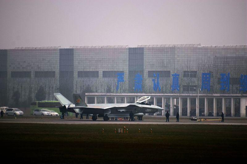 2011号歼-20四代机弹舱全部开启