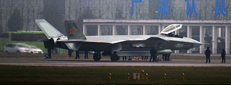 2011号歼-20四代机弹舱全部开启