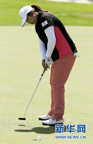 （体育）（3）高尔夫——纳贝斯克锦标赛：冯珊珊领先