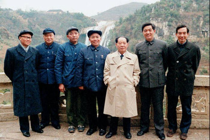 胡锦涛与胡耀邦罕见合影