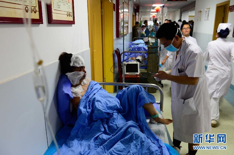 （突发事件）（3）宜宾市区一公交车燃烧  1人死亡20余人受伤