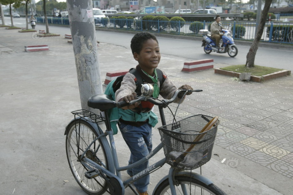 黑人弃婴“黑小囡”15年终落户上海