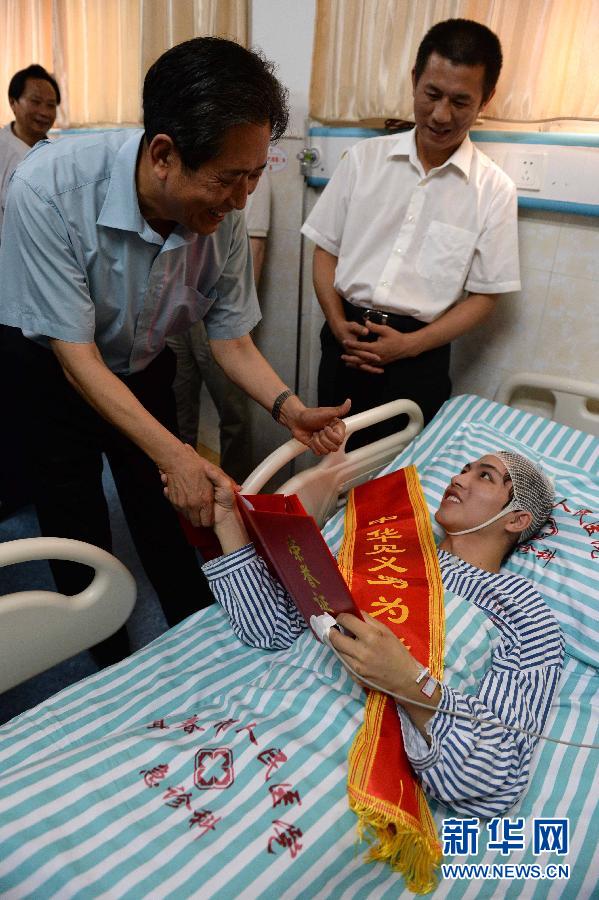 （社会）（1）江西“夺刀少年”柳艳兵获首个“中华见义勇为楷模”称号