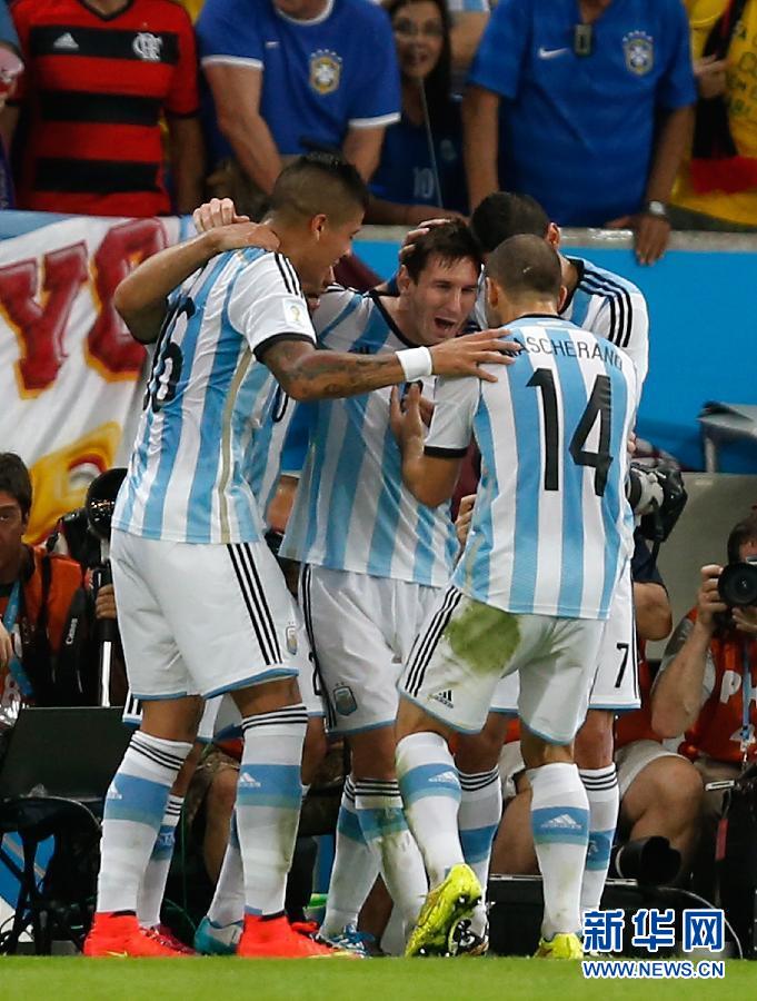 （世界杯·进球时刻）（12）足球——小组赛F组：梅西庆祝进球