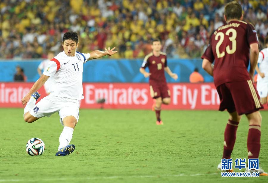 （世界杯·进球时刻）（1）足球——小组赛H组：李根镐射门得分瞬间