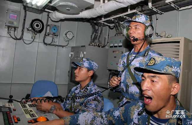 6月19日下午，参加“环太平洋-2014”演习的多国特混编队中的部分军舰进行了主炮射击演练。