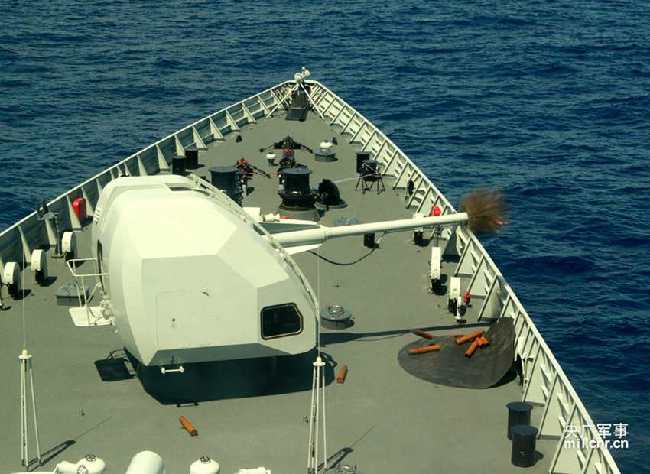 6月19日下午，参加“环太平洋-2014”演习的多国特混编队中的部分军舰进行了主炮射击演练。