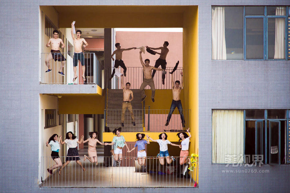 东莞大学生在厕所拍毕业照(组图)