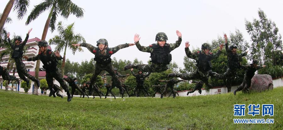 #（社会）（3）广西武警雨中砺精兵