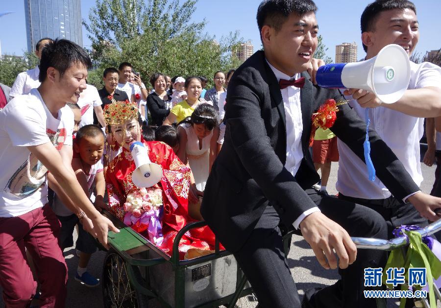 （晚报）（2）三轮车迎亲