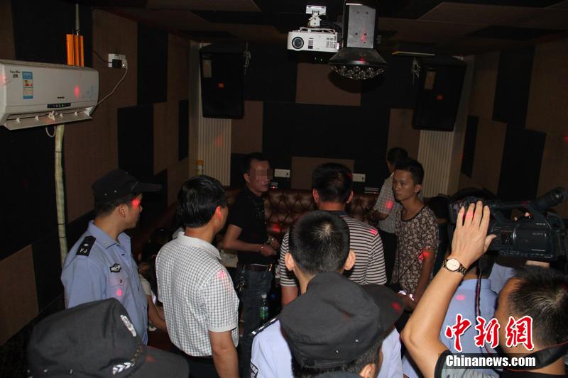 广东河源吸毒“移动会所” 货柜车变豪华KTV