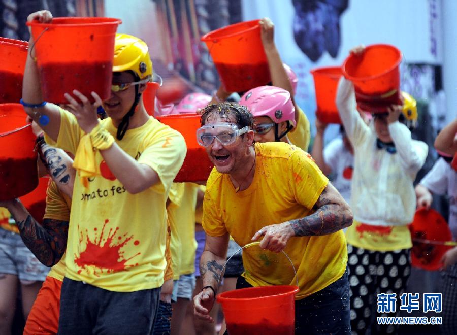 #（社会）（3）沈阳上演西红柿大战