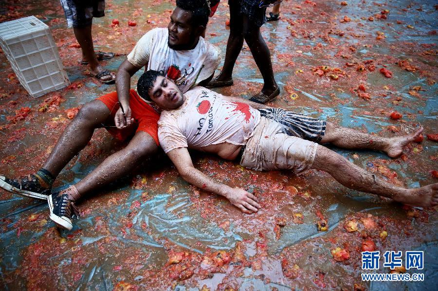 #（社会）（4）沈阳上演西红柿大战